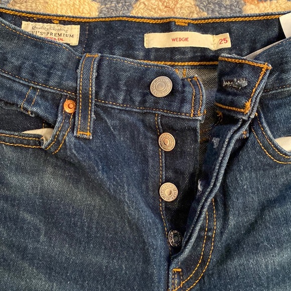 Levi’s Premium Wedgie Jeans - Picture 4 of 11
